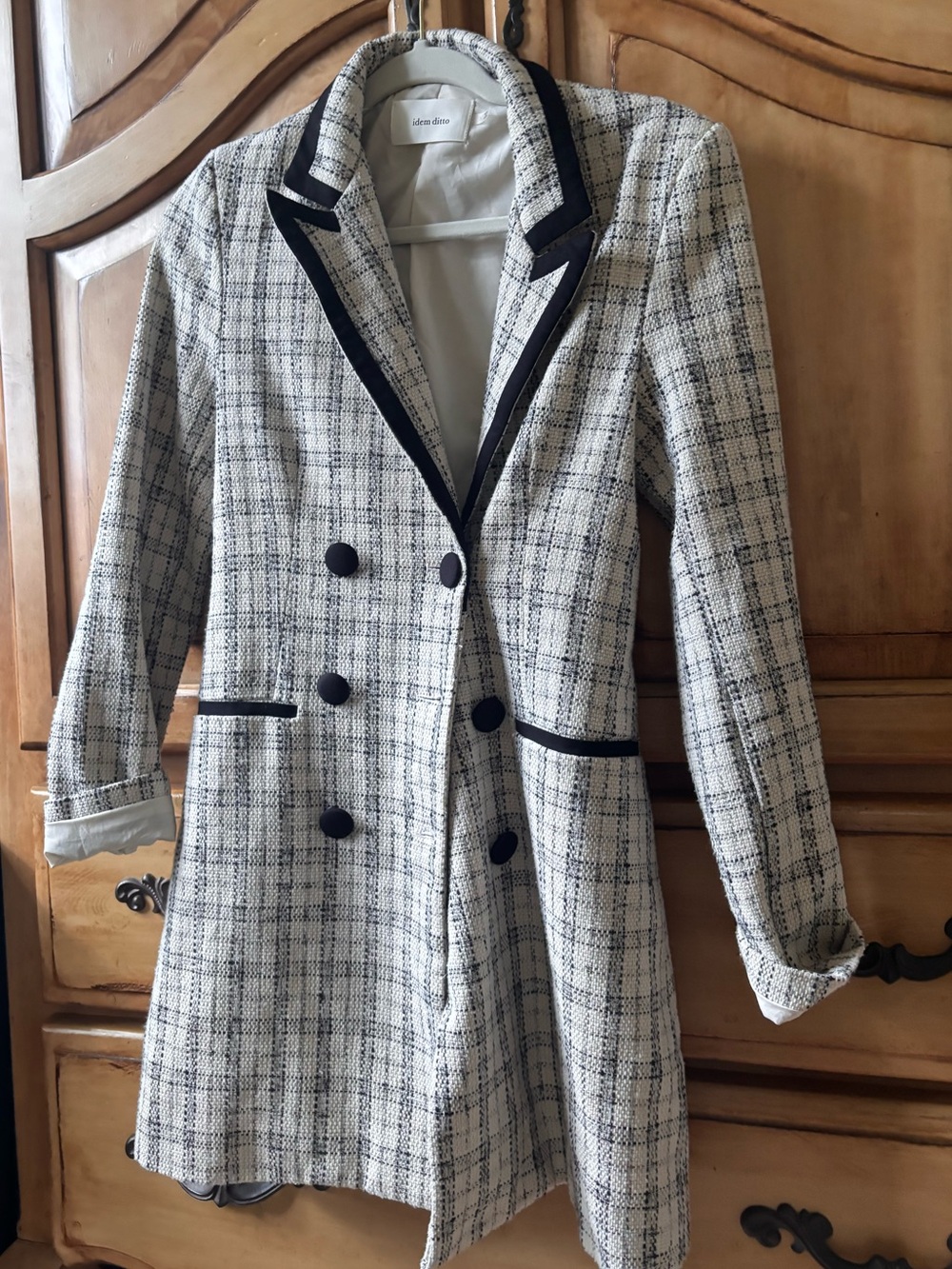 Gorgeous Cream & Black Plaid Blazer Coat